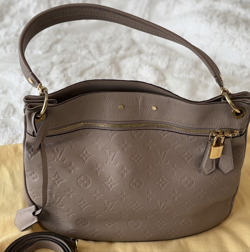 BEAUTIFUL❤️ Authentic Louis Vuitton Mastic Monogram Empreinte Spontini Bag